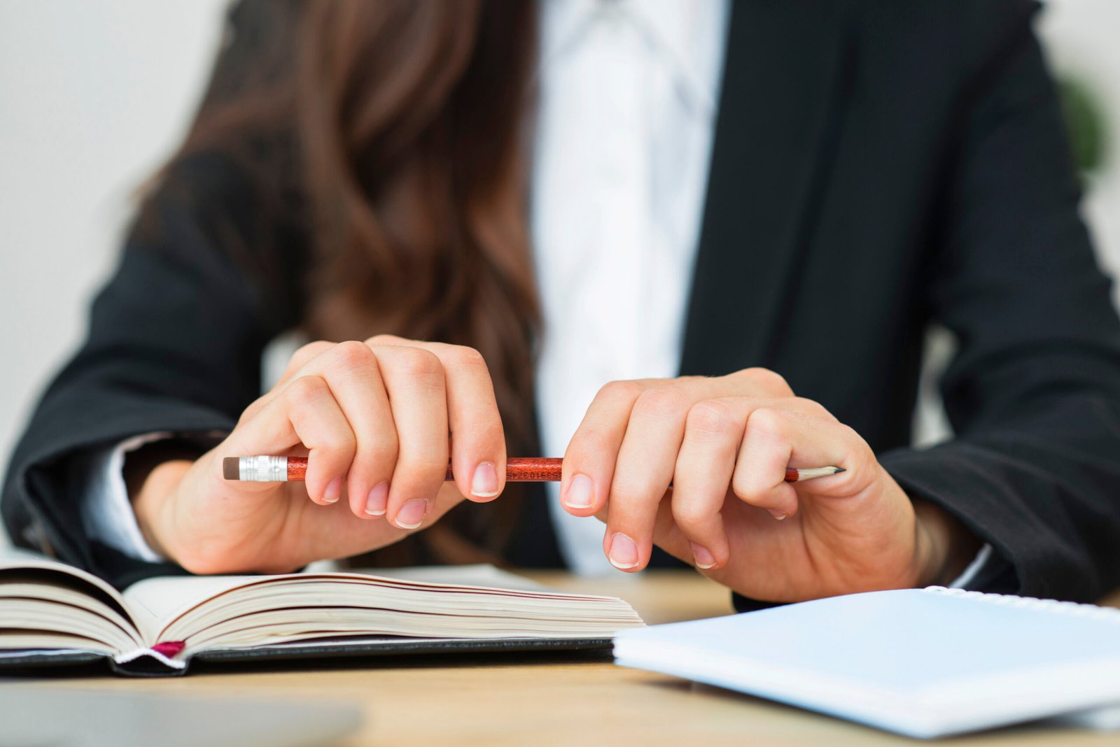 Extinción del contrato de una víctima de violencia de género, empresaria con documentos