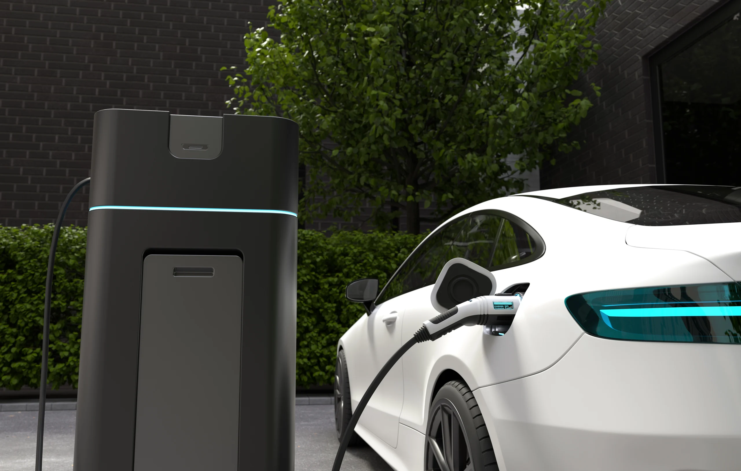 Coche eléctrico conectado a un punto de recarga incluido en las ayudas del Plan Auto+ 2026